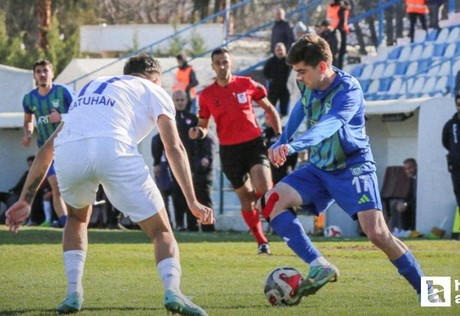 Ankara Demirspor evinde 3 puanı 3 golle kaptı