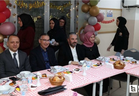 Başkan Ertuğrul Çetin, Pursaklar Kız Mesleki ve Teknik Anadolu Lisesi'nin iftar programına katıldı