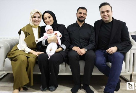 Aile Bakanı Göktaş, genç ebeveynleri ziyaret etti