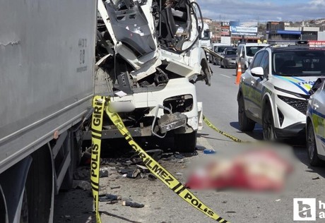 Elmadağ'da seyir halindeki tanker tıra çarptı!