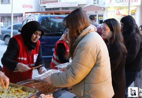 Kızılay 'Gölbaşı'nda Bereket Sofrası' iftar programı düzenledi