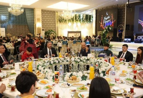 Pursaklar Belediye Başkanı Çetin, yetim ve öksüz çocuklarla aynı sofrada buluştu