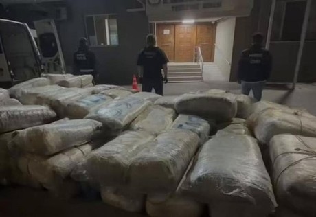 İzmir'de yasaklı madde operasyonu: 1 ton fazla madde ele geçirildi