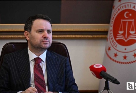 Bakan Gürlek, Özel ve Emir'den kazandığı tazminatı AFAD'a bağışladı