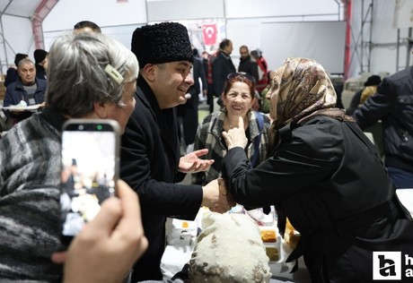 Başkan Özarslan, iftar çadırında vatandaşlarla bir araya geldi