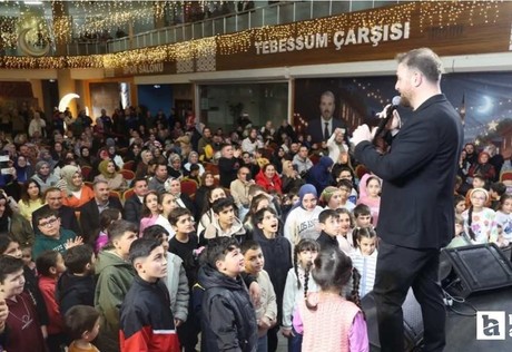 Pursaklar Belediyesi'nin ramazan etkinliklerinde Mustafa Sevim sahne aldı