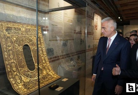 16'ncı yüzyıla tarihlenmiş 2 İznik çinisi Ankara'ya iade edildi