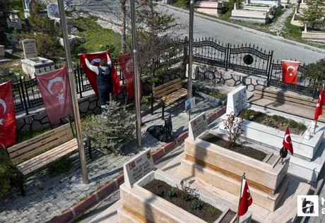 Etimesgut Belediyesi'nden bayram öncesi mezarlıklarda kapsamlı temizlik!