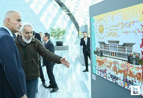 Bakan Ersoy 'Başkent Ankara' sergisini ziyaret etti