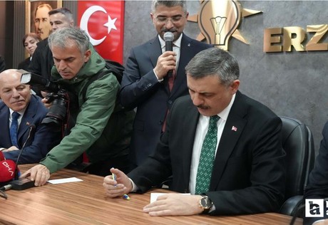 İçişleri Bakanı Mustafa Çiftçi, AK Parti üyelik giriş beyannamesini imzaladı