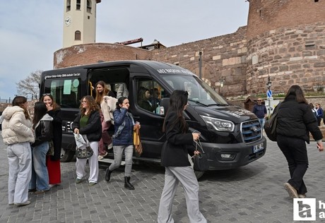 ABB'nin 402 Başkent Kültür Turu Hattı haftanın 7 günü ring hizmeti veriyor