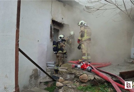 Beypazarı'nda çıkan yangında ahşap ev kullanılamaz hale geldi