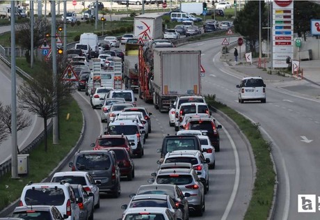 Ankara'nın Karadeniz ile bağlantısı olan kara yolunda trafik yoğunluğu yaşanıyor