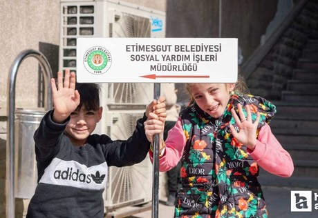 Etimesgut Belediyesi bayram desteği ile yüzleri güldürdü