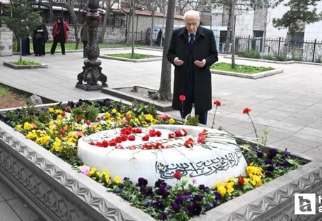 Devlet Bahçeli, merhum Muhsin Yazıcıoğlu'nun kabrini ziyaret etti