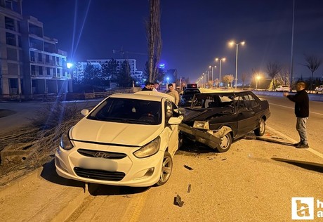 Çubuk'ta otomobil ve motosiklet çarpıştı: 1 kişi yaralandı