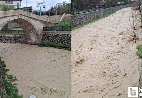 Beypazarı'nda etkili olan sağanak yağış derenin su seviyesini artırdı