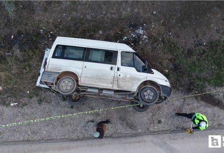 Kırıkkale'de kamyonla çarpışan işçi servisi şarampole devrildi: 5 yaralı