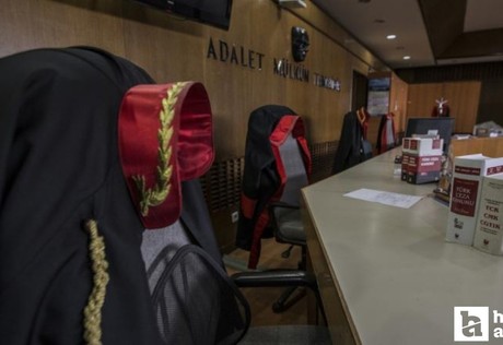 Polisin "dur" ihtarına uymayan CHP'nin otobüs şoförünün yargılandığı dava ertelendi