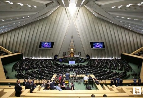 İran Meclisi'nde Hürmüz Boğazı'nı ABD ve İsrail'e yasaklayan yasa tasarısına onay