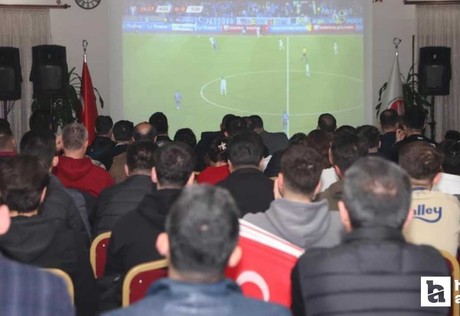 Milli maç heyecanı Sincan Belediyesi'nin dev ekranlarında yaşandı