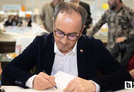 Erkan Hacıfazlıoğlu, 23. Ankara Kitap Fuarı'nda kitaplarını imzaladı