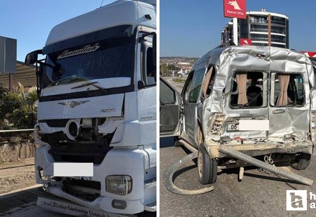 İzmir-Ankara yolunda tır hafif araca çarptı: 3 kişi yaralandı