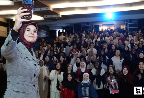 Aile Bakanı Mahinur Özdemir Göktaş, Ankara'da öğrencilerle buluştu