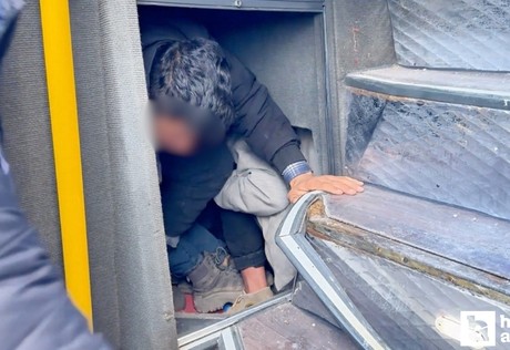 Yozgat'ta yolcusu olmayan otobüsün bagajında 53 düzensiz göçmen bulundu!