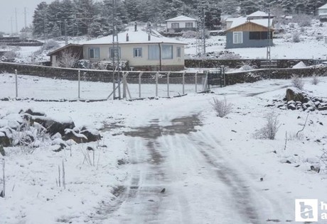 Başkentin yüksek kesimlerine nisan karı yağdı!