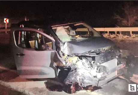 Çorum'da hafif ticari araç ile kamyon çarpıştı: 3 yaralı