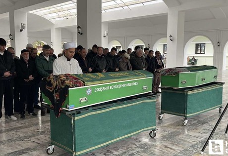 Sincan'da emekli uzman çavuşun öldürdüğü eşi ve kızı son yolculuklarına uğurlandı