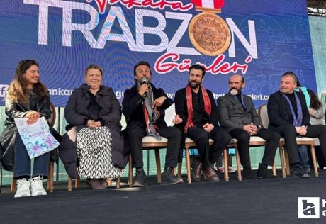 ‘Taşacak Bu Deniz' oyuncuları Ankara'da hayranları ile buluştu