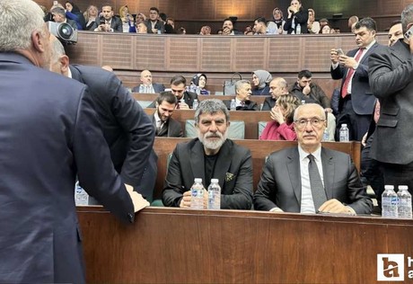 Kurtlar Vadisi'nin Erdal Kömürcü’sü Sefa Zengin, AK Parti Grup Toplantısına katıldı