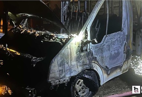 Çorum'da park halindeki kamyonette çıkan yangın eve sıçradı