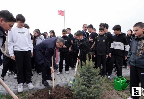 Bakan Tekin, Ankara'da bulunan Şehit Öğretmenler Abidesi'ni ziyaret etti