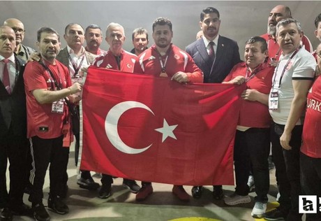 Başkan Mansur Yavaş, tarih yazan Rıza Kayaalp'i yalnız bırakmadı