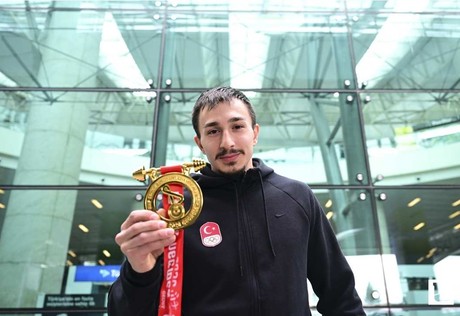 ASKİ Spor'un şampiyon haltercisi Yusuf Fehmi Genç, 2028 Los Angeles Olimpiyat Oyunlarını hedefliyor