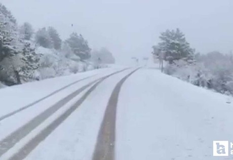 Beypazarı'nın yüksek kesimleri Nisan ayını kar yağışı ile uğurladı