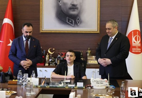 Keçiören Belediye Başkanı Özarslan, makamını şehit oğluna devretti!