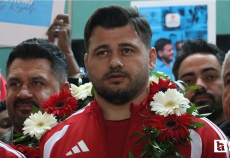 Rıza Kayaalp ve Güreş Milli Takımına Ankara'da coşkulu karşılama