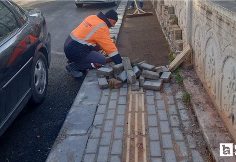 Pursaklar Belediyesi ekiplerinden yıpranan yapılara yenileme çalışması