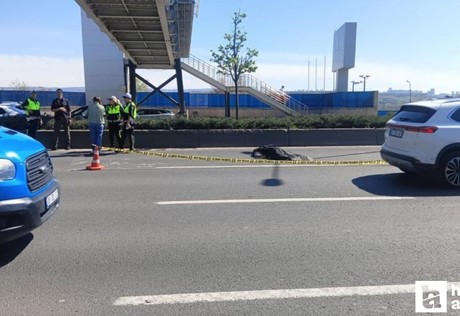 Yenimahalle'de üst geçitten düşen işçiyi otomobil ezdi: Olay yerinde hayatını kaybetti