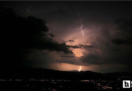 Bangladeş'te yıldırım düşmesi sonucu 14 kişi canından oldu