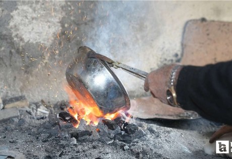 Çubuk'ta 55 yıllık kalaycı ustası, mesleğin yok olmasından endişe ediyor