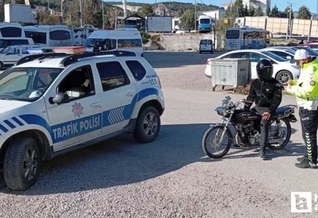 Beypazarı'nda trafik ekipleri motosiklet denetimlerini sürdürdü