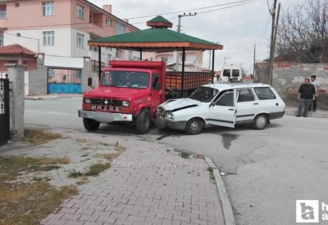 Çorum'da kamyon ve otomobil çarpıştı: 1 kişi hayatını kaybetti