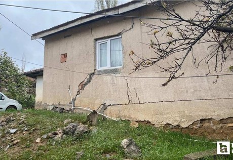 Kırıkkale'de şiddetli yağıştan toprak çatladı, 9 yapı hasar gördü
