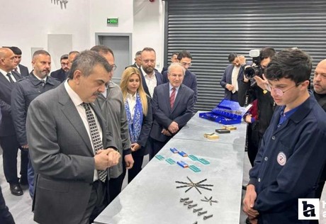 Bakan Tekin'den, Teknopark Ankara İvedik OSB Mesleki ve Teknik Anadolu Lisesi'ne ziyaret