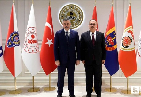 Bakan Mustafa Çiftçi, Ankara Valisi Canbolat'ı kabul etti